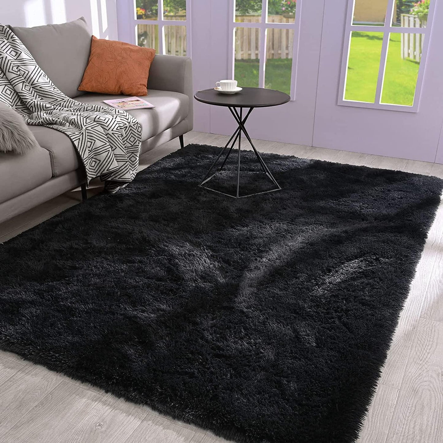 Tapis fourrure noire