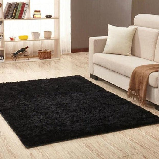 Salon avec tapis noir